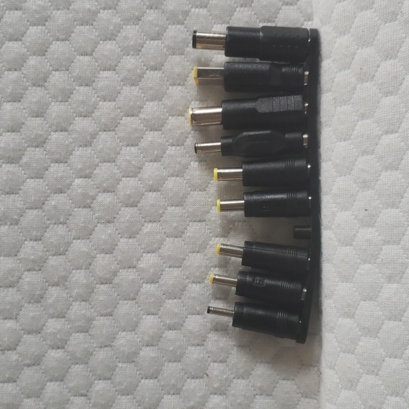Computer laptop adapters - Picture 2 of 4